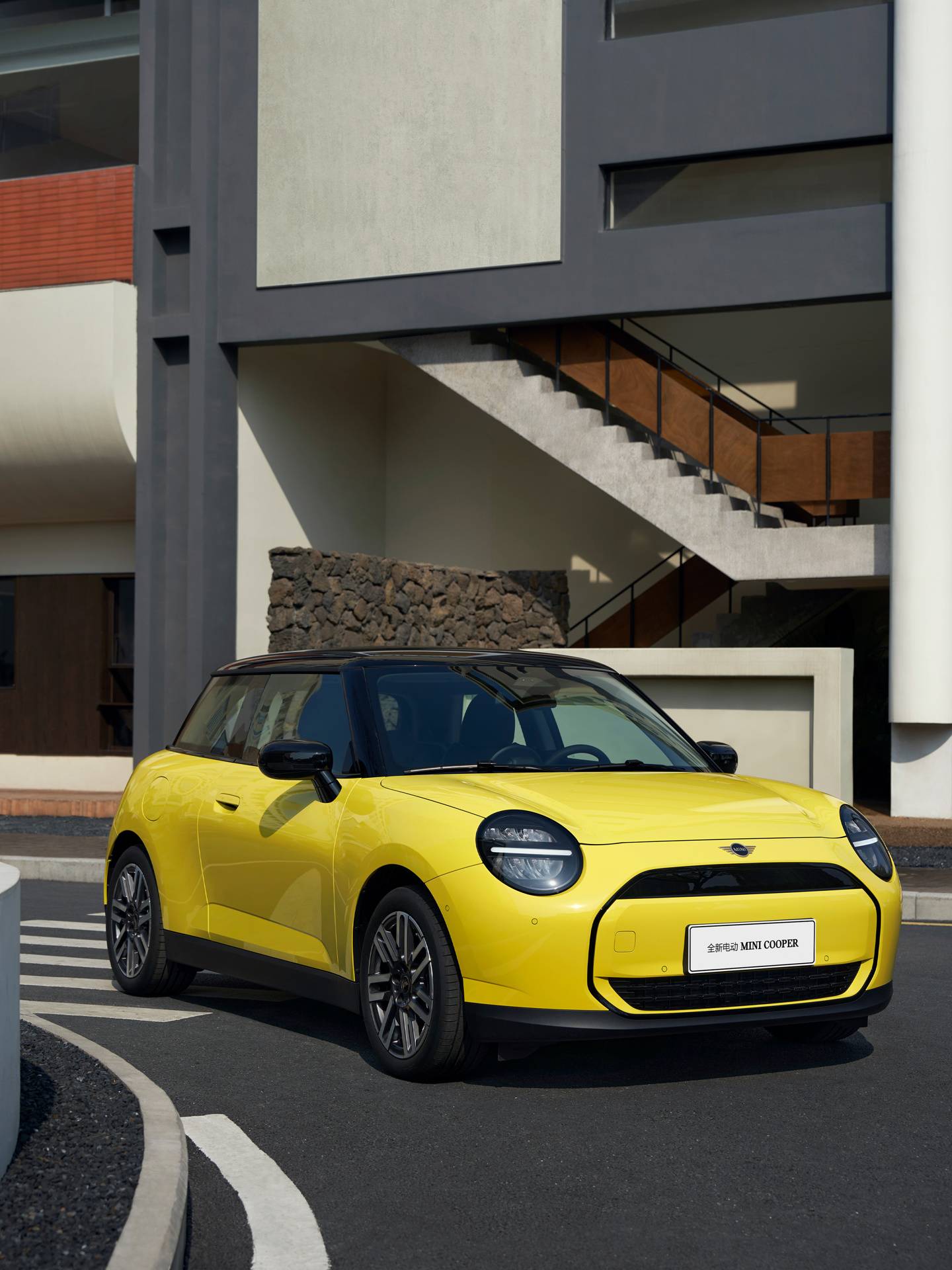 18.98 万元起：纯电 MINI COOPER 上市，光束汽车国产 / 续航 456km - 吉开